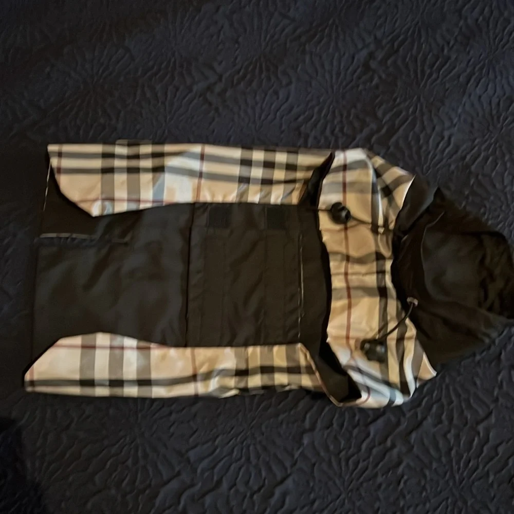 NWOT Authentic Burberry ring dog coat